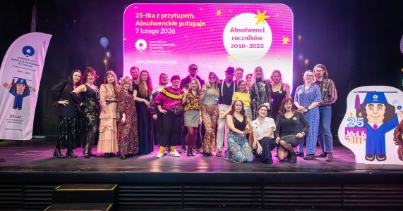 Absolwenckie potupaje na UMK [fot. Szymon Zdziebło]